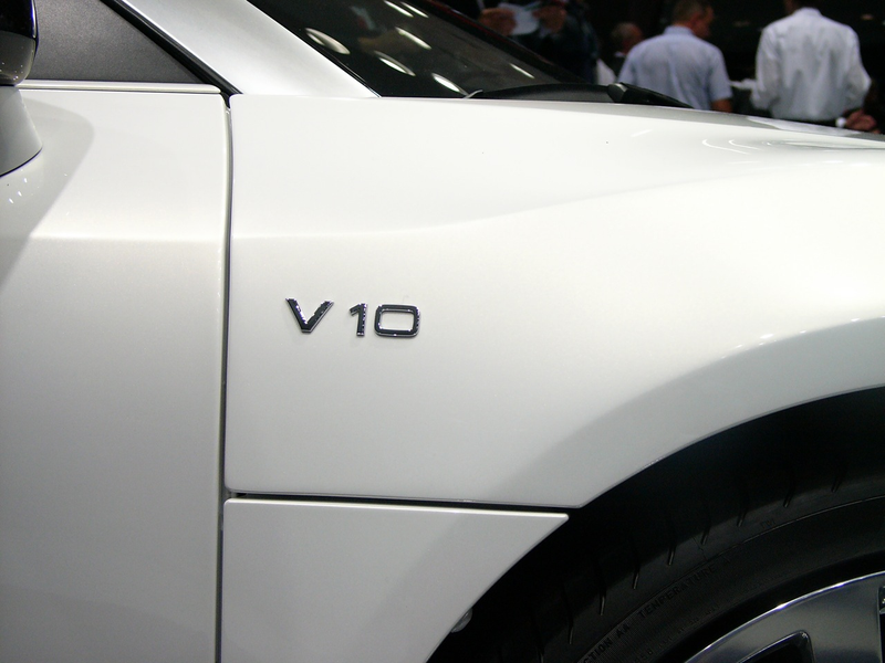 Illustration for article titled Audi R8 5.2 FSI Spyder: Live Photos